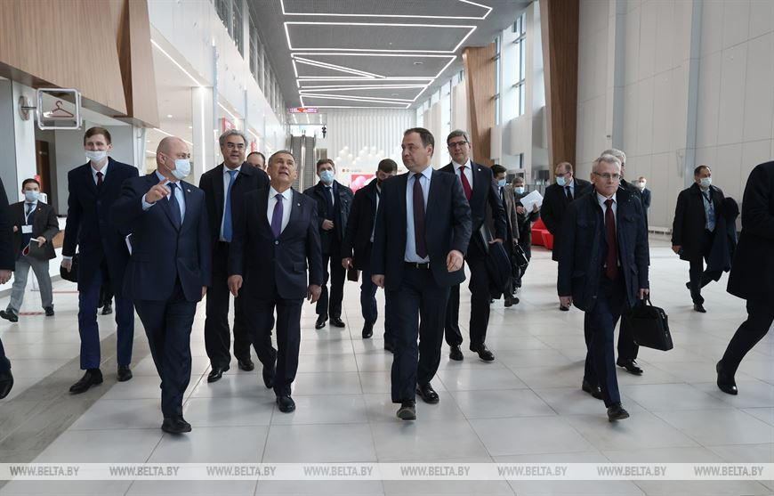 Головченко и Минниханов посетили выставочный центр "Казань Экспо"