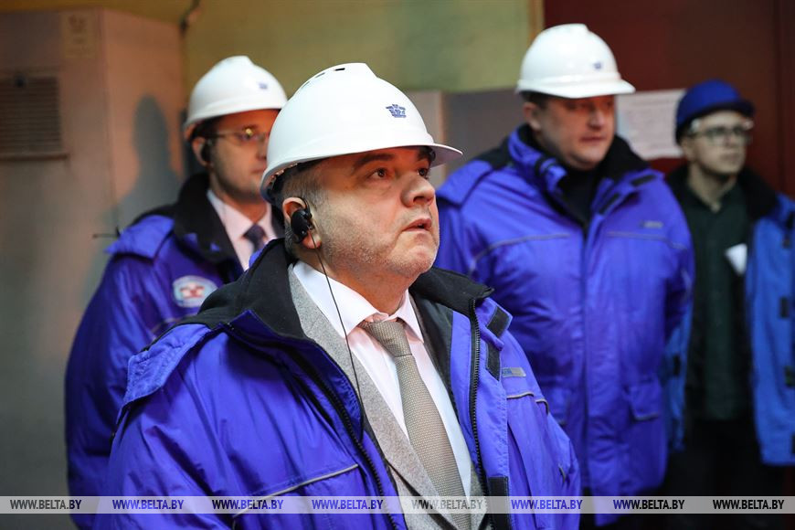 Артак Камалян во время посещения электросталеплавиьного цеха Артак Камалян во время посещения электросталеплавиьного цеха