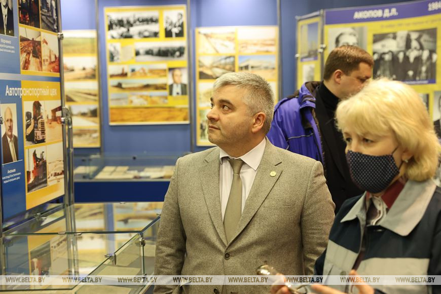 Артак Камалян во время посещения музея Белорусского металлургического завода Артак Камалян во время посещения музея Белорусского металлургического завода