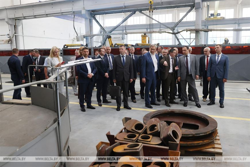 Премьер-министр Беларуси Роман Головченко во время посещения предприятия Премьер-министр Беларуси Роман Головченко во время посещения предприятия