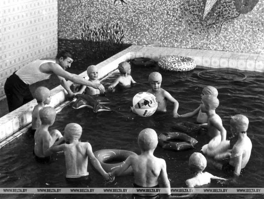 В бассейне, 1979 год