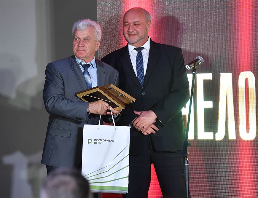 Лауреат конкурса Николай Цыкунов и заместитель начальника управления автомобильной промышленности и металлургии Министерства промышленности Барухин Юрий Аркадьевич Лауреат конкурса Николай Цыкунов и заместитель начальника управления автомобильной промышленности и металлургии Министерства промышленности Барухин Юрий Аркадьевич