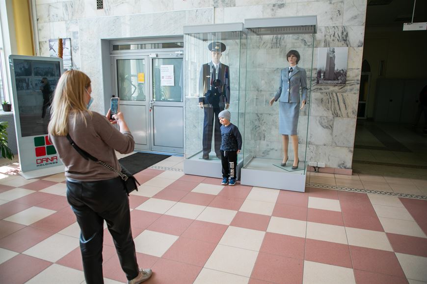 Татьяна Титова пришла на экскурсию с сыном Татьяна Титова пришла на экскурсию с сыном