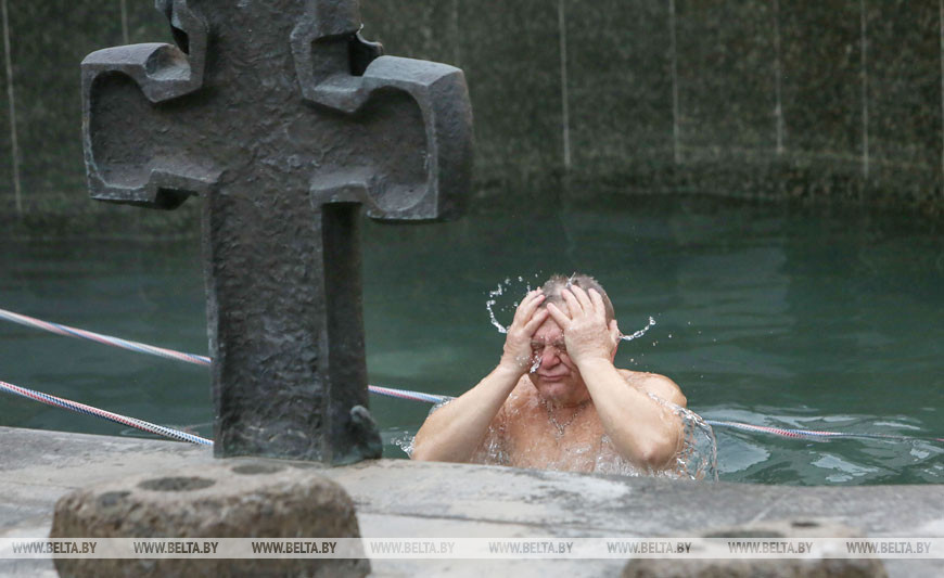 Крещенские купания прошли у Всехсвятской церкви в Минске, 2015 год Крещенские купания прошли у Всехсвятской церкви в Минске, 2015 год