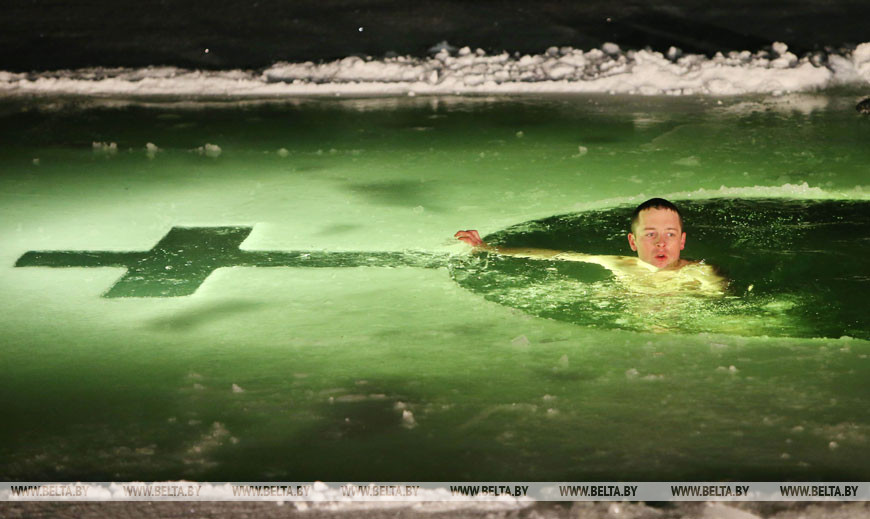 Сотрудники МЧС окунулись в прорубь на Цнянском водохранилище, 2014 год Сотрудники МЧС окунулись в прорубь на Цнянском водохранилище, 2014 год