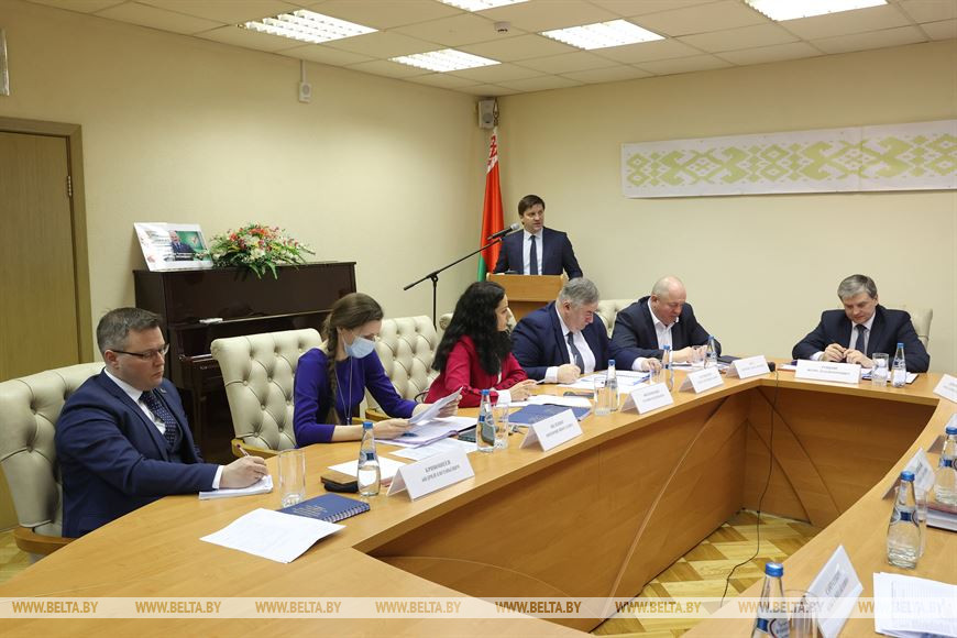 Выступает председатель Белтелерадиокомпании Иван Эйсмонт Выступает председатель Белтелерадиокомпании Иван Эйсмонт