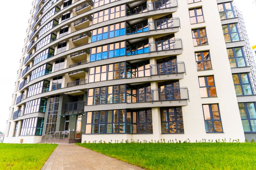 Возле дома чисто и красиво Возле дома чисто и красиво