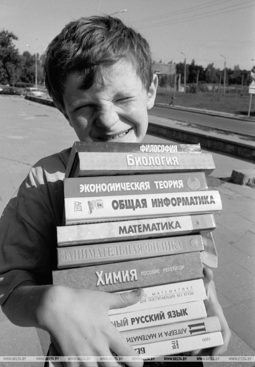 Шестиклассник Андрей Кузьминский к новому учебному году готов, 2000 год Шестиклассник Андрей Кузьминский к новому учебному году готов, 2000 год