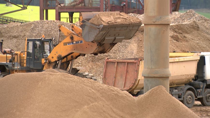 Застройщик провел переговоры со всеми основными поставщиками об увеличении поставок строительных материалов и оборудования на 30–50 и более процентов по сравнению с прошлым годом Застройщик провел переговоры со всеми основными поставщиками об увеличении поставок строительных материалов и оборудования на 30–50 и более процентов по сравнению с прошлым годом