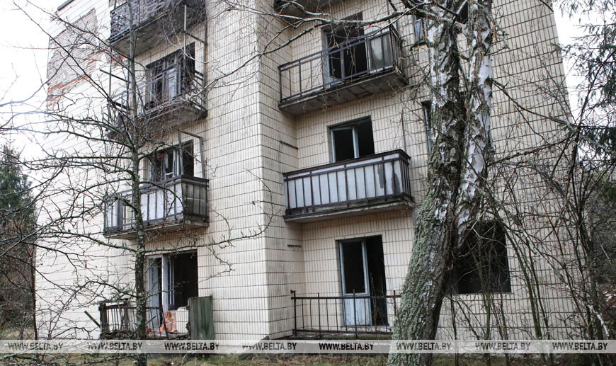 В начале 1980-х годов это была всесоюзная ударная комсомольская стройка. Поселок Солнечный в Брагинском районе включен в туристический маршрут по зоне отчуждения, 2019 год