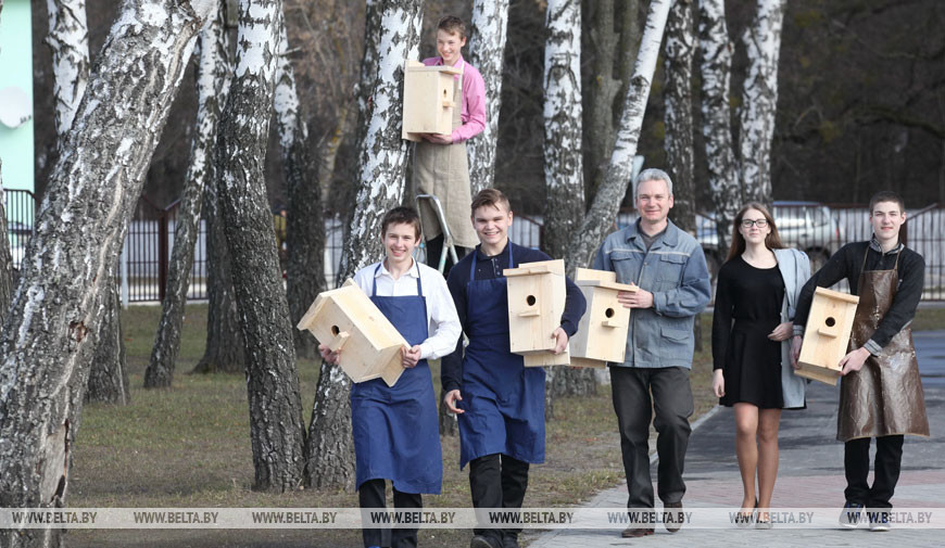 Наровлянские школьники встречают перелетных птиц, 2021 год