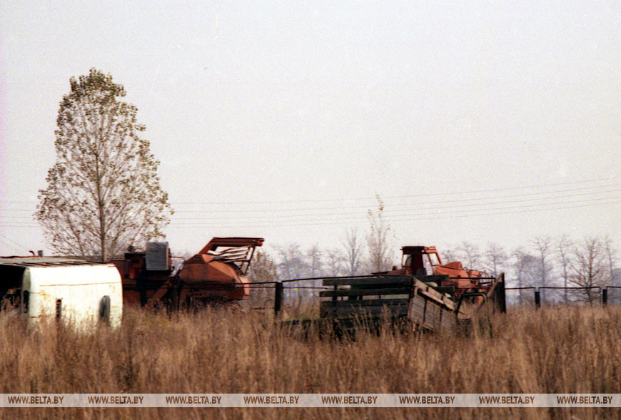 Зона, пострадавшая в результате аварии на Чернобыльской АЭС. Заброшенные поля, 1990 год