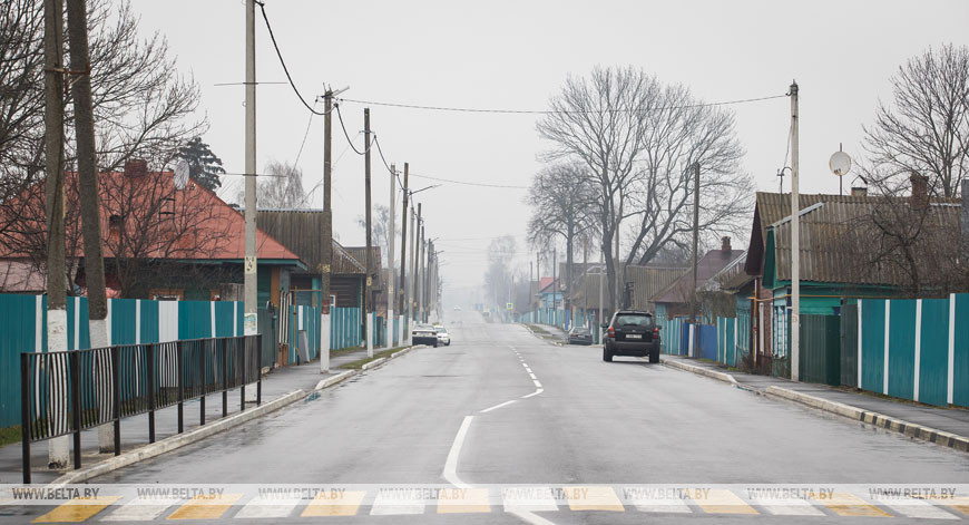 После аварии на ЧАЭС из Брагинского района были переселены около 5 тыс человек. Сейчас жизнь в поселке восстанавливается и продолжается.