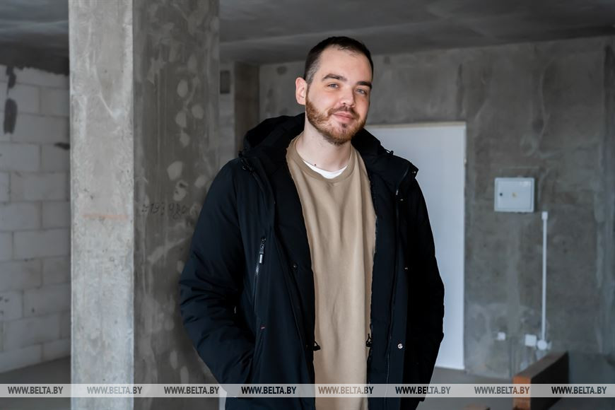 Захар два года жил в доме по соседству Захар два года жил в доме по соседству