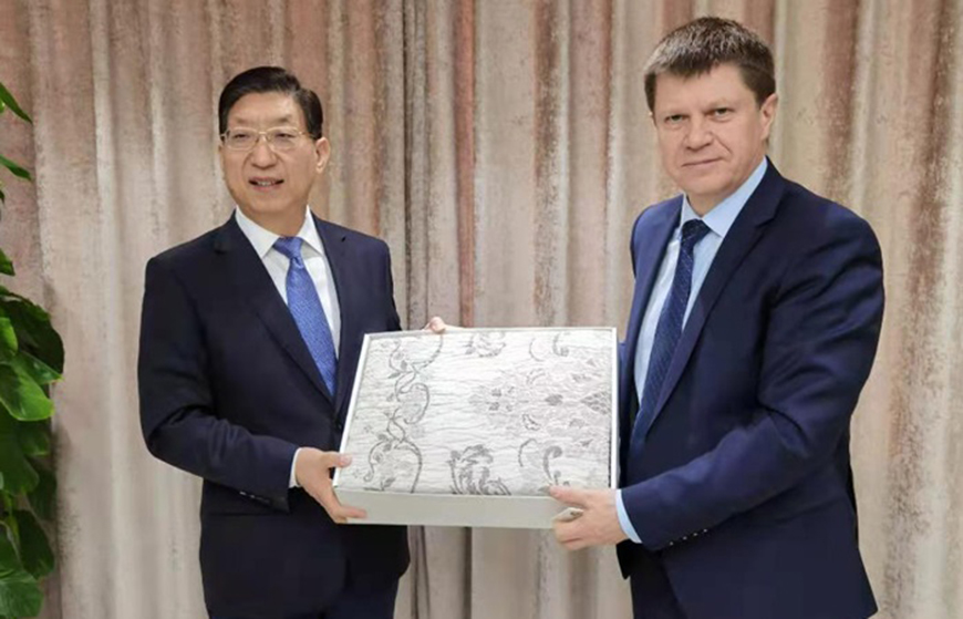 Цзэн Исинь и Юрий Сенько. Фото china.mfa.gov.by Цзэн Исинь и Юрий Сенько. Фото china.mfa.gov.by