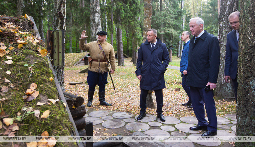 Участники Форума регионов посетили военно-исторический комплекс "Партизанский лагерь", 2020 год Участники Форума регионов посетили военно-исторический комплекс "Партизанский лагерь", 2020 год