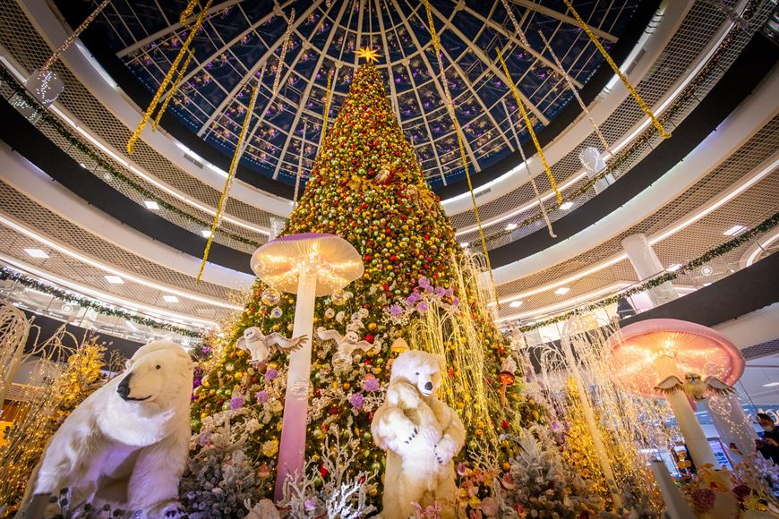 Каждый год торгово-развлекательный центр "Дана Молл" украшает новогодняя ель с элементами анимации и специальной подсветки Каждый год торгово-развлекательный центр "Дана Молл" украшает новогодняя ель с элементами анимации и специальной подсветки