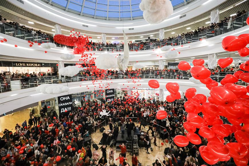 Грандиозное шоу в честь Дня влюбленных в торгово-развлекательном комплексе "Дана Молл" Грандиозное шоу в честь Дня влюбленных в торгово-развлекательном комплексе "Дана Молл"