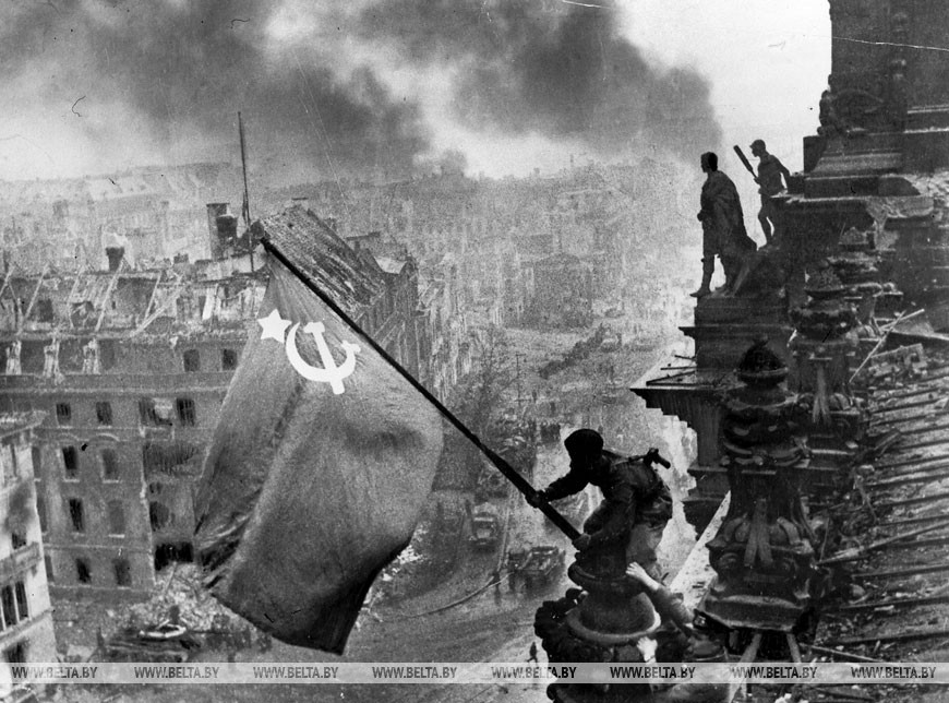 Берлин. Знамя Победы над Рейхстагом, май 1945 года