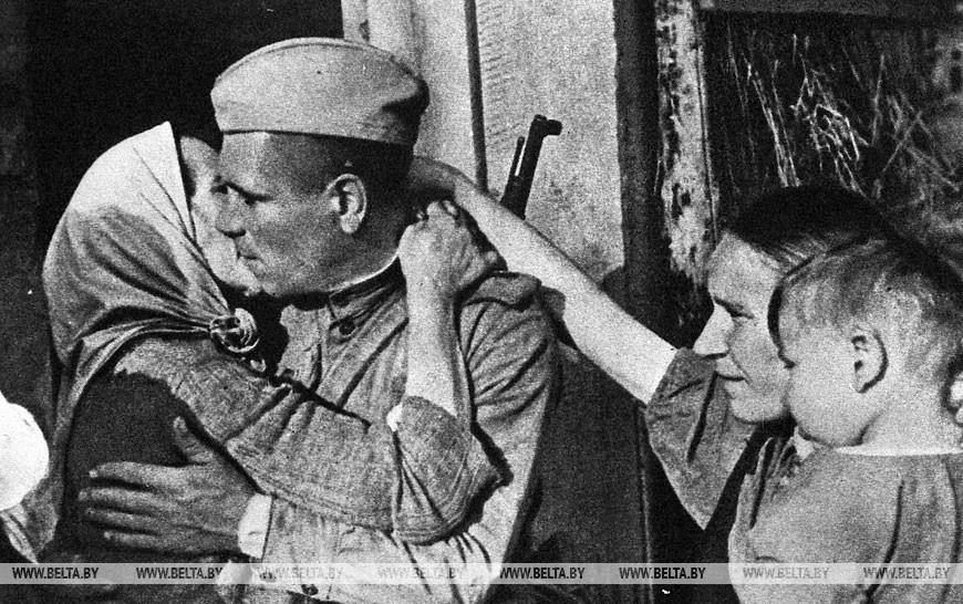 Гвардии старший сержант Яков Платонов участвовал в освобождении родного села Ворошилы Богушевского района Витебской области, Возвращение солдата, 1944 год