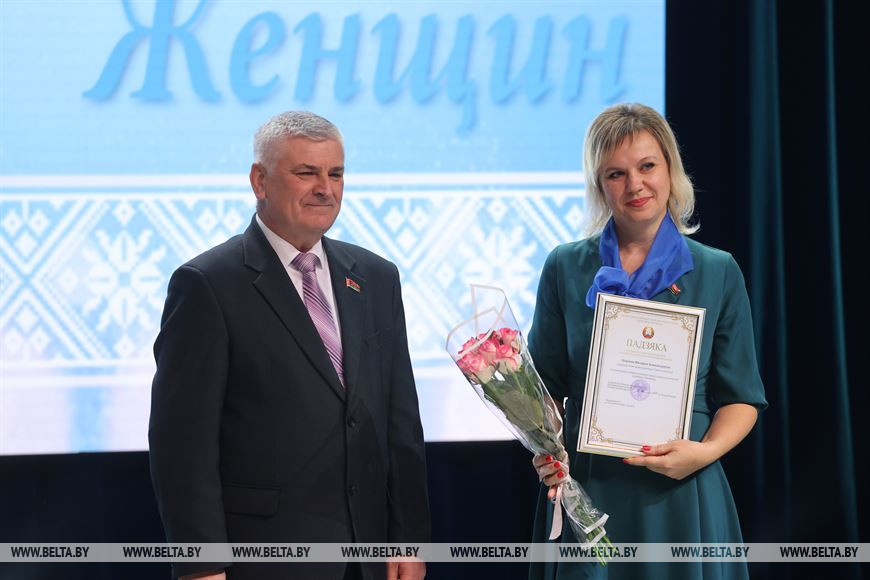 Депутат Палаты представителей Валентин Семеняко и председатель Гомельского районного Совета депутатов Виктория Ладутько