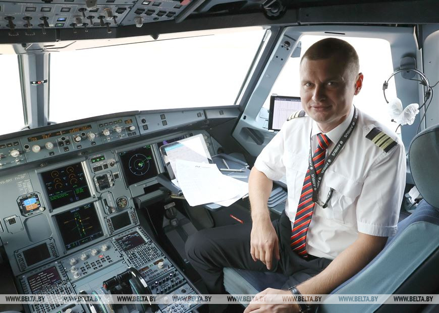 Второй пилот воздушного судна Виталий Ширяев Второй пилот воздушного судна Виталий Ширяев