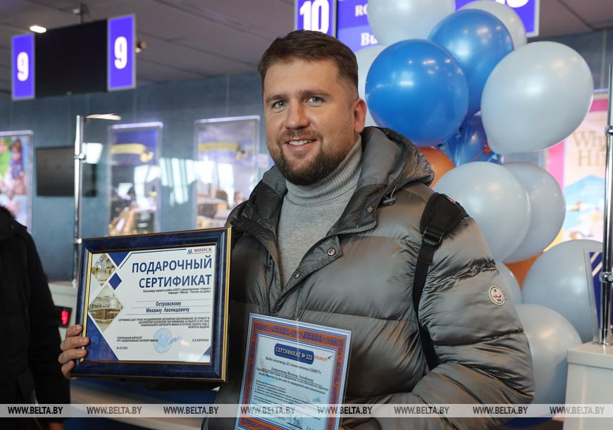 Первый пассажир рейса Михаил Островский Первый пассажир рейса Михаил Островский