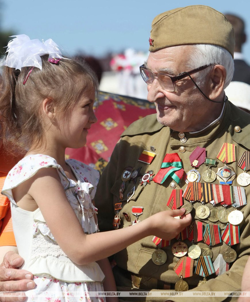 Празднование Дня Независимости на площади Победы в Витебске, 2012 год Празднование Дня Независимости на площади Победы в Витебске, 2012 год