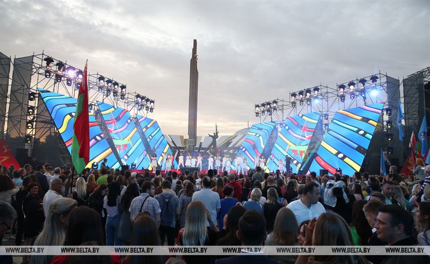 Праздничный гала-концерт в честь празднования Дня Независимости Республики Беларусь у стелы "Минск - город-герой", 2020 год Праздничный гала-концерт в честь празднования Дня Независимости Республики Беларусь у стелы "Минск - город-герой", 2020 год