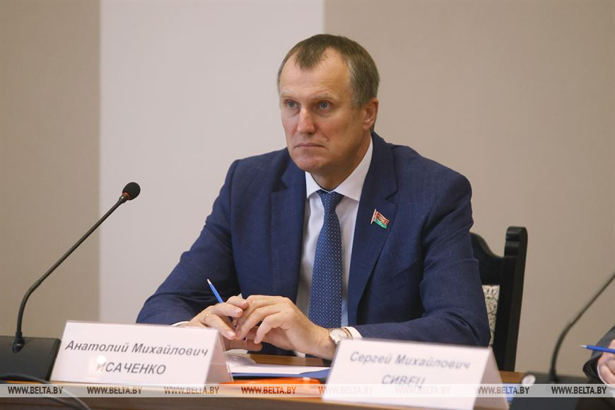 Заместитель председателя Совета Республики Анатолий Исаченко