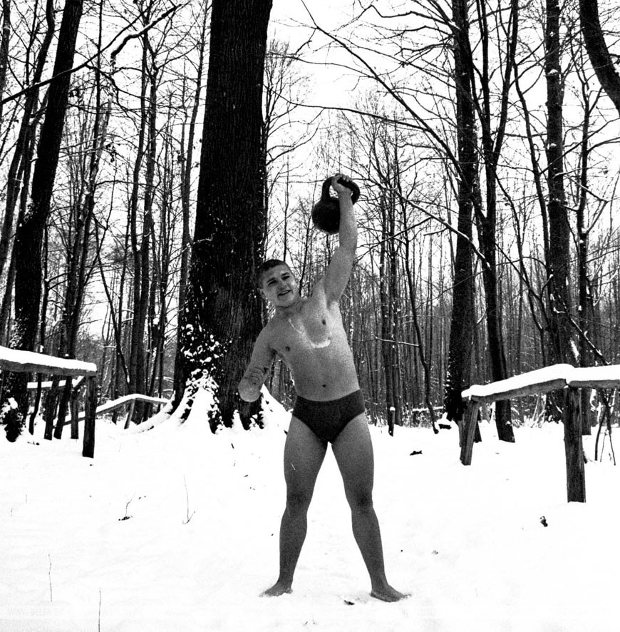 В 20-градусный мороз Андрей Штык убедительно доказывает: в здоровом теле – здоровый дух, 2001 год