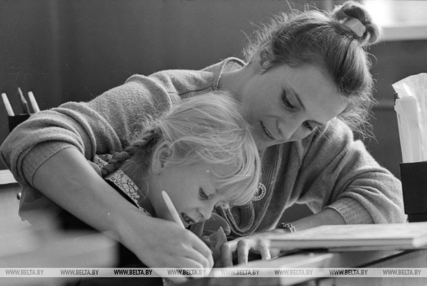 Ляховичская начальная школа Дзержинского района, 1989 год Ляховичская начальная школа Дзержинского района, 1989 год