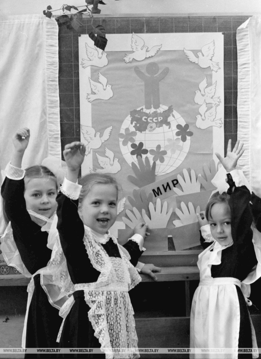 Первый урок в средней школе № 53 г. Минска, 1 сентября 1988 года Первый урок в средней школе № 53 г. Минска, 1 сентября 1988 года