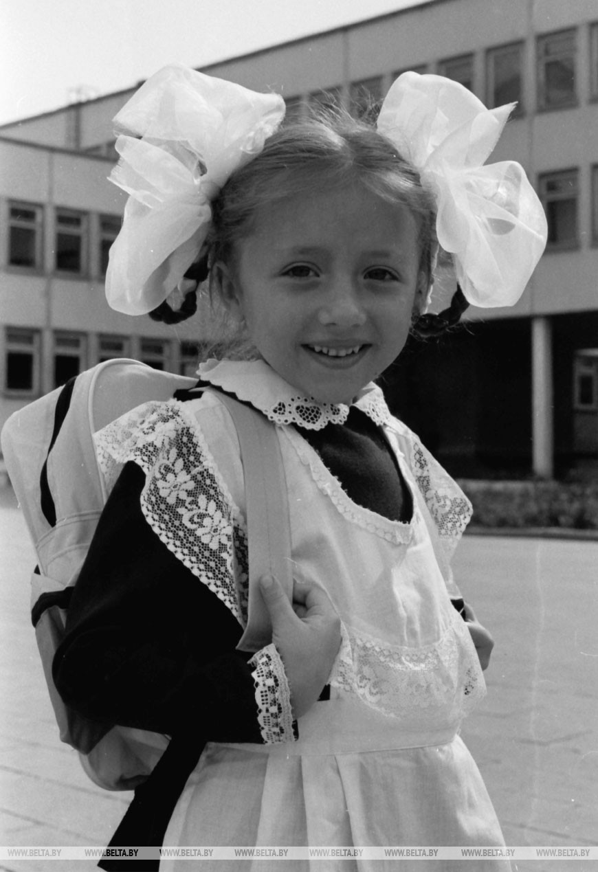 Первоклассница Катя Волокович. СШ № 40 г. Витебска, 1994 год Первоклассница Катя Волокович. СШ № 40 г. Витебска, 1994 год