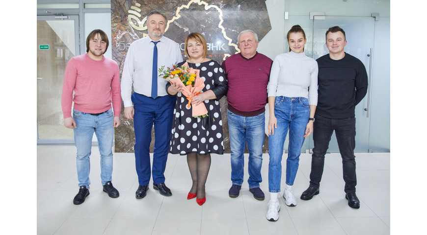 На награждение Галина Кривицкая приехала в Белагропромбанк со своей большой дружной семьей На награждение Галина Кривицкая приехала в Белагропромбанк со своей большой дружной семьей