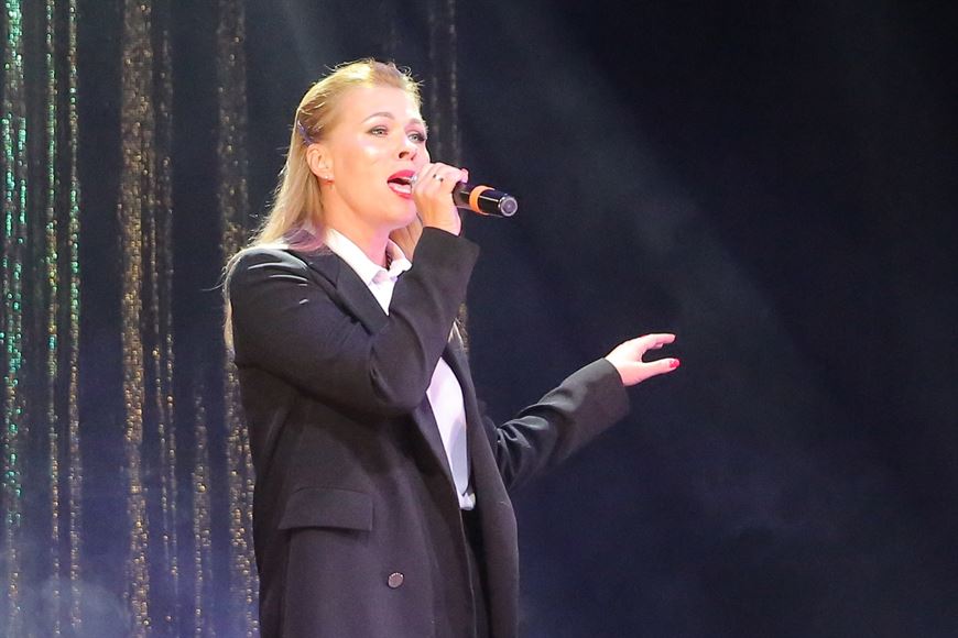 Ирина Рисина исполнила композицию Дианы Арбениной "Разбуди меня" Ирина Рисина исполнила композицию Дианы Арбениной "Разбуди меня"