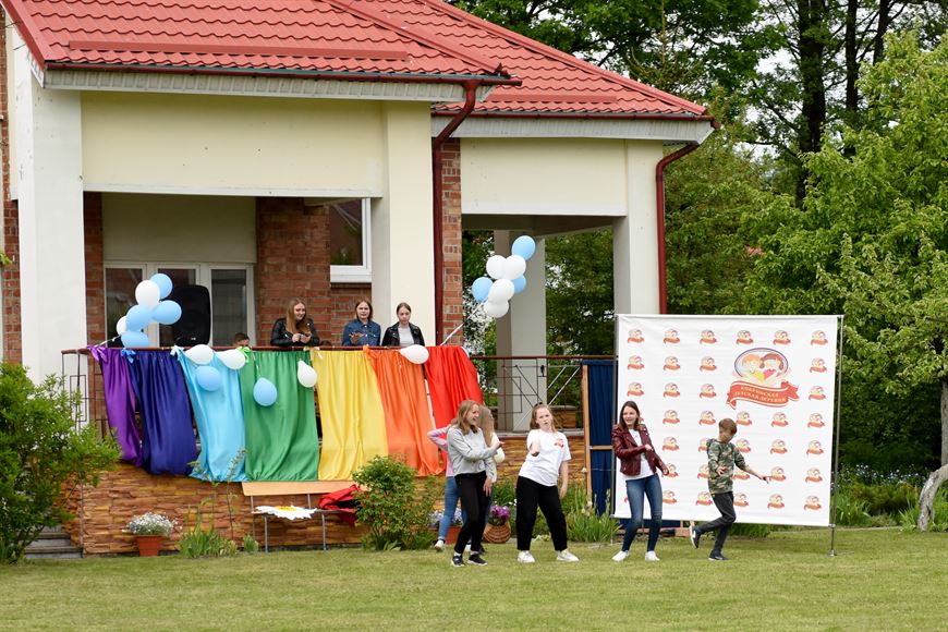 День защиты детей ребята из Кобринской детской деревни отметили весело и ярко! День защиты детей ребята из Кобринской детской деревни отметили весело и ярко!