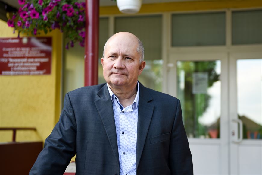 Директор Весновского дома-интерната для детей-инвалидов с особенностями психофизического развития Вячеслав Климович Директор Весновского дома-интерната для детей-инвалидов с особенностями психофизического развития Вячеслав Климович