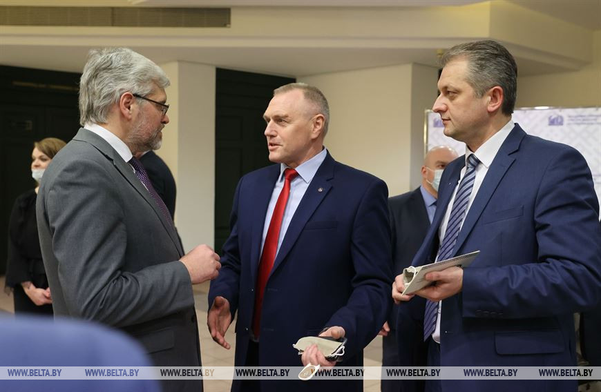 Ректор Академии управления Вячеслав Данилович, заместитель министра спорта и туризма Михаил Портной, заместитель министра информации Игорь Бузовский Ректор Академии управления Вячеслав Данилович, заместитель министра спорта и туризма Михаил Портной, заместитель министра информации Игорь Бузовский