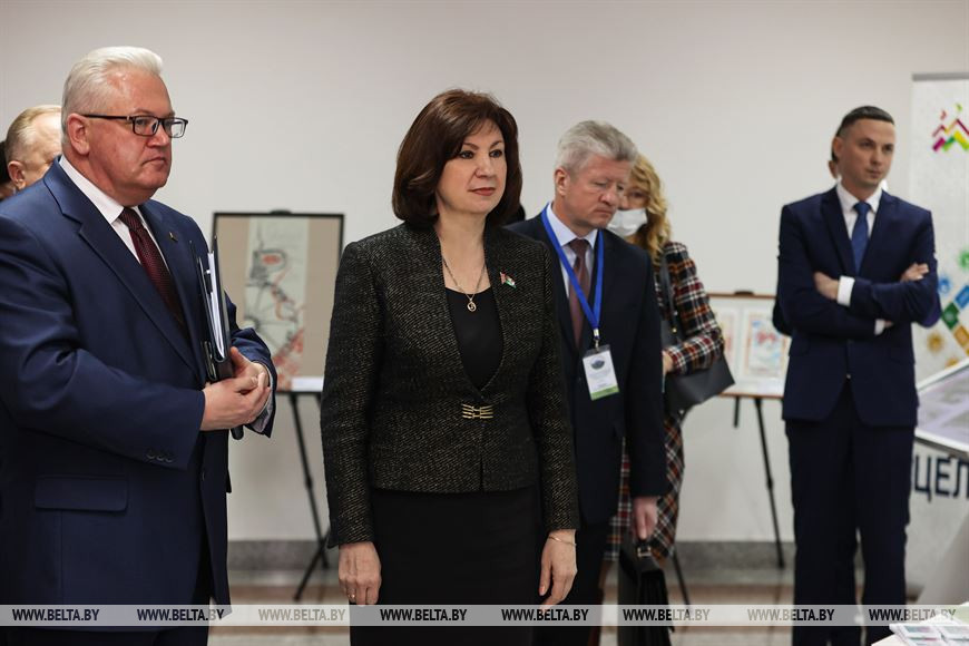 Участники заседания во время посещения МГЛУ