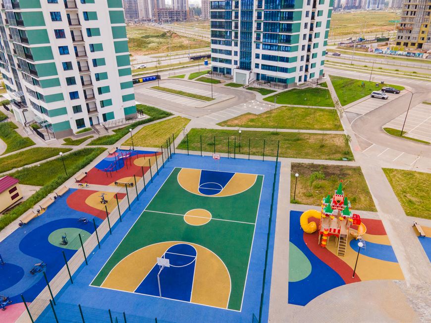 Рядом с домом уже есть детские и спортивные площадки Рядом с домом уже есть детские и спортивные площадки