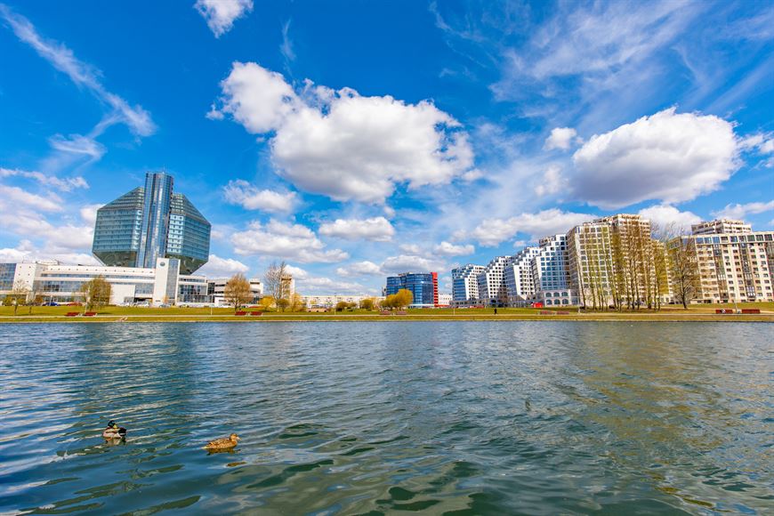 Через дорогу – Национальная библиотека Беларуси Через дорогу – Национальная библиотека Беларуси