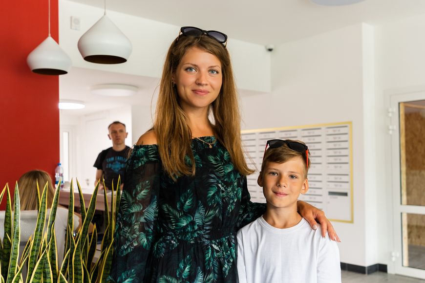 Оксана Лемешева пришла на приемку с сыном Оксана Лемешева пришла на приемку с сыном