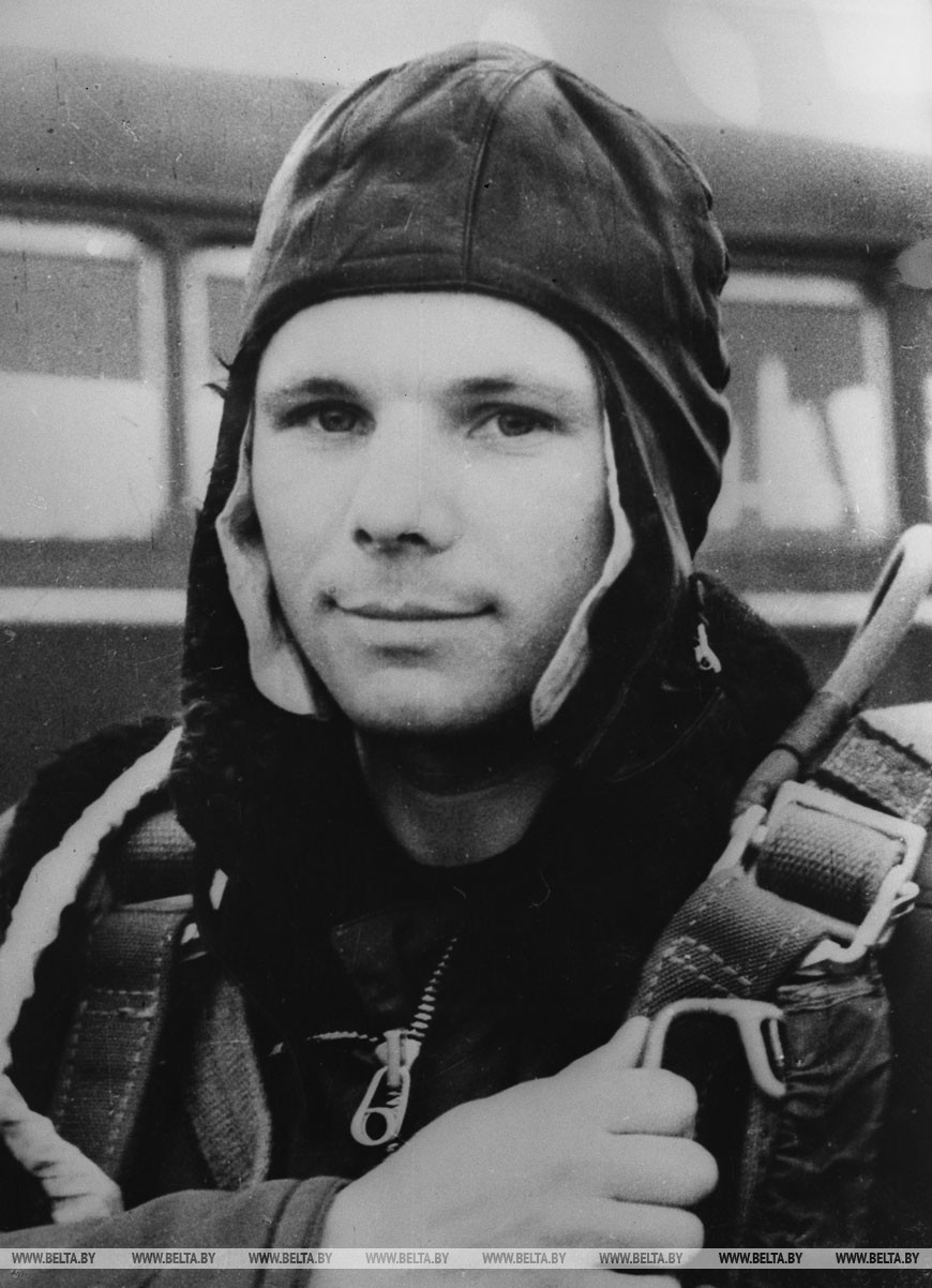 Юрий Гагарин - первый в мире пилот-космонавт, совершивший 12 апреля 1961 года полет на корабле 