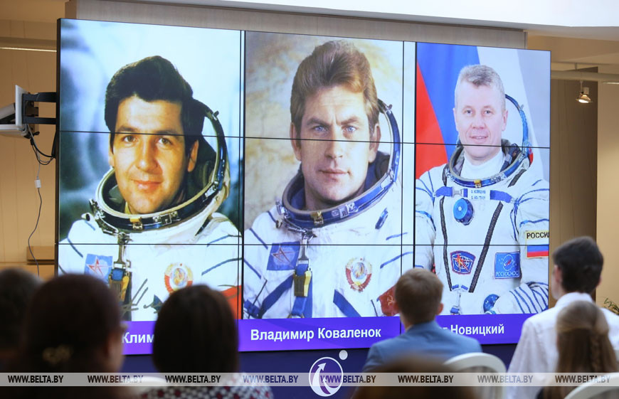 Белорусские школьники во время первого в стране открытого урока 