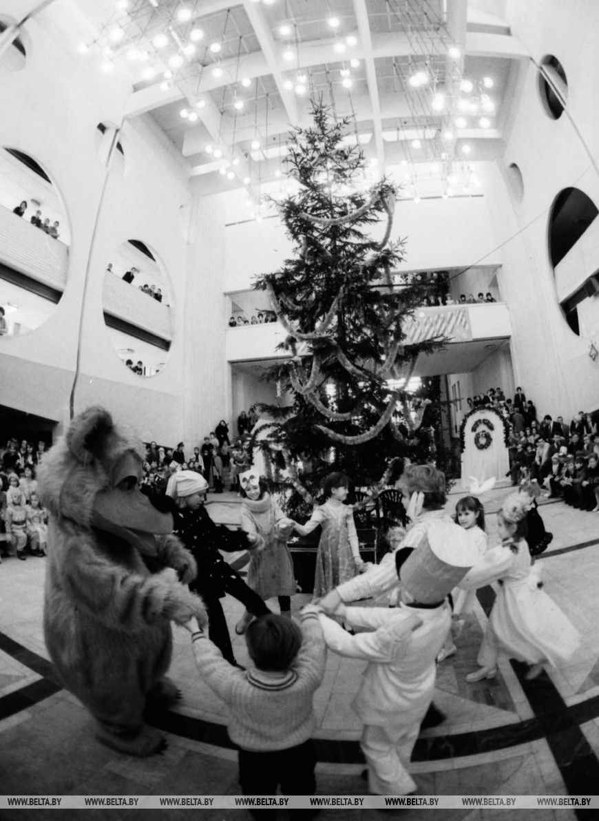 Детский новогодний бал во Дворце молодежи, 1998 год
