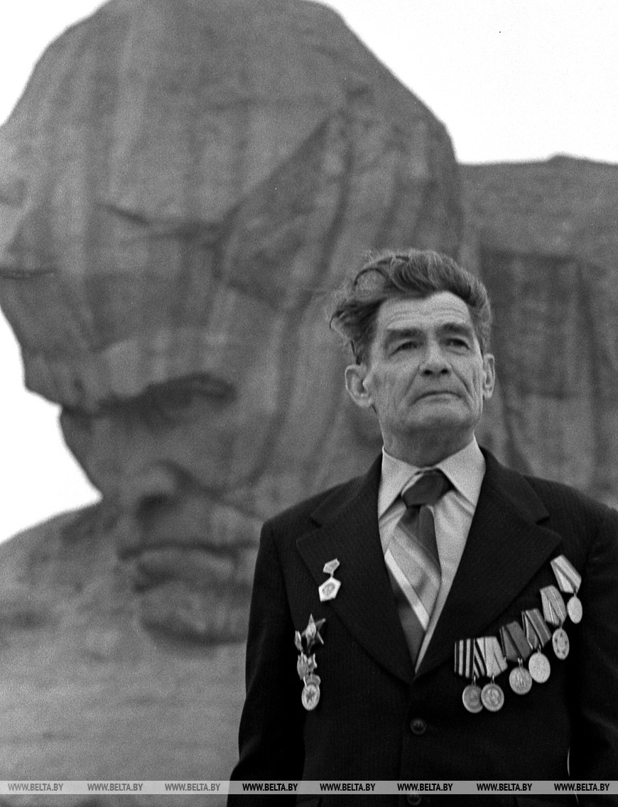 Участник обороны Брестской крепости Григорий Макаров в Брестской крепости, 1981 год