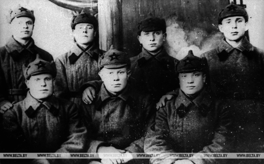 Бойцы минометной батареи 125-го стрелкового полка 6-й стрелковой дивизии, 1941 год. Фоторепродукция БЕЛТА