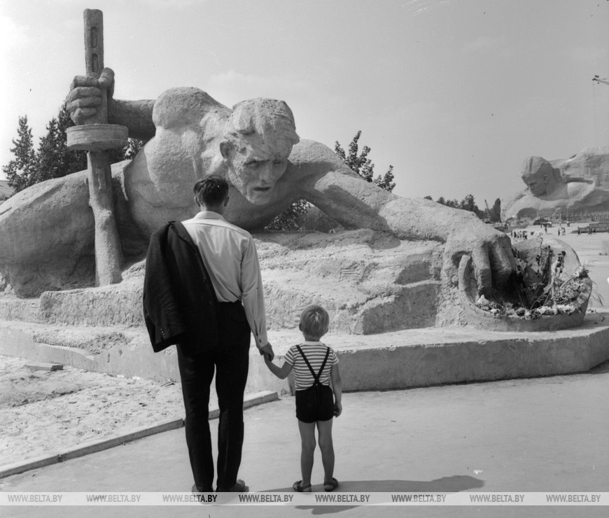 Брестская крепость - герой. Скульптура "Жажда", 1971 год