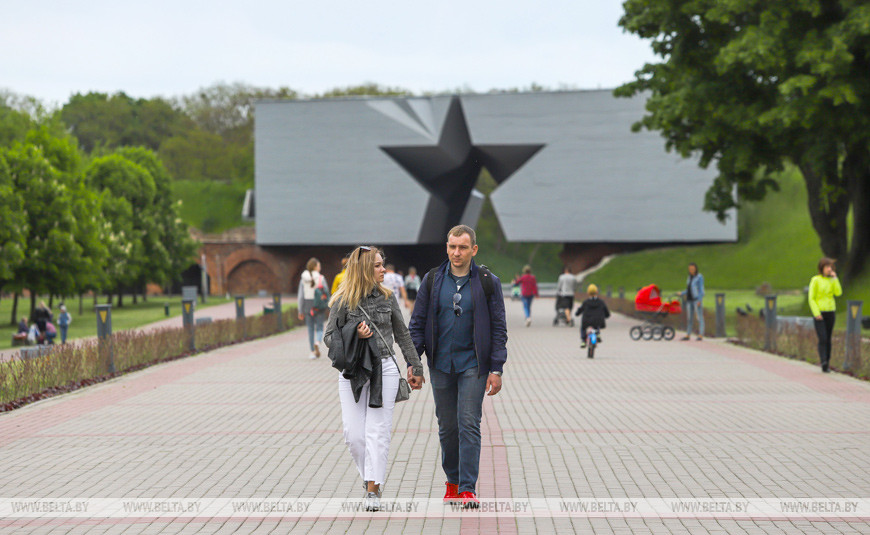Мемориальный комплекс "Брестская крепость-герой" - одно из знаковых мест Беларуси, символ сопротивления немецко-фашистским захватчикам во время Великой Отечественной войны.